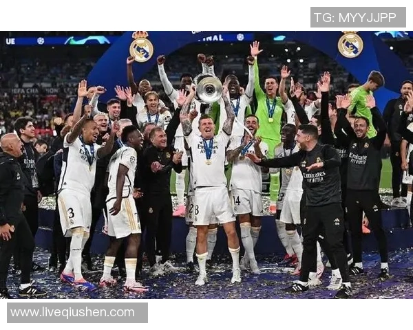 克罗斯领衔皇马新篇章展现足球艺术与团队精神的完美结合 克罗斯领衔皇马新篇章展现足球艺术与团队精神的完美结合